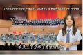 六和高中普通科學生何秉芹同學於BishopCarrollHIghSchool合唱團交流音樂會中擔任主持人。圖／六和高中提供桃園六和高中在今年4月和5月舉辦「六和國際之聲」音樂交流活動，與加拿大皇家山大學（MountRoyalUniversity）及Bish ...(略)