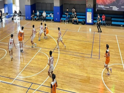 (台灣新聞雲/陳子榮報導)2025國境之北、新南向國際體育競技邀請賽昨（23）日於馬祖高中體育館盛大開幕，此次賽事相當不容易，校長謝崇耀與同仁多方奔波促成，在經費不足下，仍努力爭取機會，東引環保科技有限公司董事長林龍佐在得知問題後，立即宣布全額贊助，促成今 ...(略)