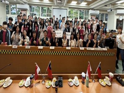 來自新加坡的聚英中學師生參訪臺北市蘭雅國中，學生入班體驗理化課程蘭雅學子帶領新加坡學子進行校園探索，了解SDGs議題新加坡學子體驗資源回收蘭雅國中學生陪伴新加坡學伴走訪蘭雅溪蘭雅國中與新加坡中華中學有近10年的深厚情誼新加坡聚英中學首次參訪蘭雅國中(國立教 ...(略)