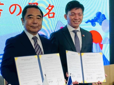 (教育長ブログ/遠藤洋路報導)11月20日、高雄市教育局の呉立森局長と、教育交流に関する覚書(MOU)を締結しました。熊本市と高雄市は2013年の国際交流促進覚書と2017年の友好交流協定の締結を経て、各分野で交流を続けてきました。今年から、両市で10校ず ...(略)