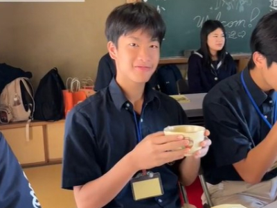 (大分朝日放送) 教育活動の一環で大分を訪れた台湾の高校生と大分市内の高校生が交流を深めました。（大分上野丘高校２年　都甲匠さん）「日本は心を込めて歓迎するおもてなしの心をもっています。きょうは私たちのおもてなしの心を楽しんでください」この交流事業はグロー ...(略)