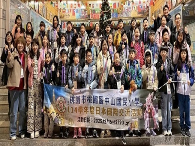 中山國小日本交流結束回台灣後，近日收到來自日本東京中華學校同學的賀年卡，中山國小的同學們都驚喜又感動。圖／校方提供(聯合報/張裕珍報導)桃園市桃園區中山國小長年推動國際教育，為強化實體交流，去年起首度帶學生到日本小學交流，不僅跟著日本小學生一起入班學習，還 ...(略)