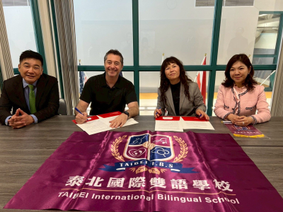 (臺北市政府教育局報導)  為深化國際教育合作並拓展學生全球視野，泰北國際雙語學校近日由董事長楊奕蘭親自率領校務團隊前往加拿大，與卑詩省高貴林教育局（SchoolDistrict43,Coquitlam，簡稱SD43）正式簽署合作備忘錄（MOU），建立長期 ...(略)