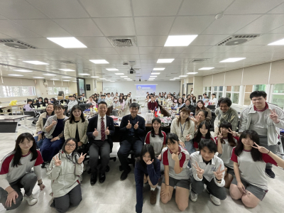 (臺北市政府教育局報導) 臺北市立中崙高中與日本盛岡第三高等學校（MoriokaThirdHighSchool）再度展開充滿活力的交流活動，中崙師生以極大的熱忱迎接來訪的盛岡師生，想讓外國朋友了解臺灣的熱忱，最令人動容，本次交流模式多元且充滿活力，包含歡迎 ...(略)