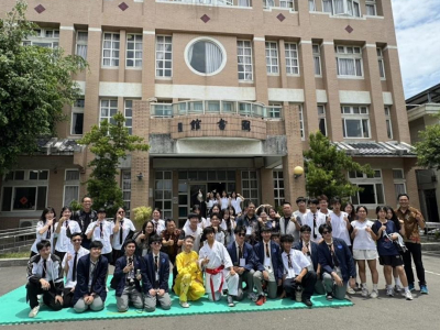 印尼泗水國際星辰高中到員林高中交流深化國際教育合作。(員林高中提供)(中華日報/吳東興報導)員林高中持續深耕國際教育，攜手印尼泗水知名學校國際星辰高中（NationStarAcademySeniorHighSchool,NSA）推動長期交流合作。NSA師生 ...(略)