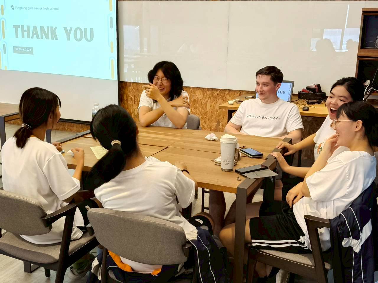 經由實踐大學優華語獎學金來台的7位英圖片