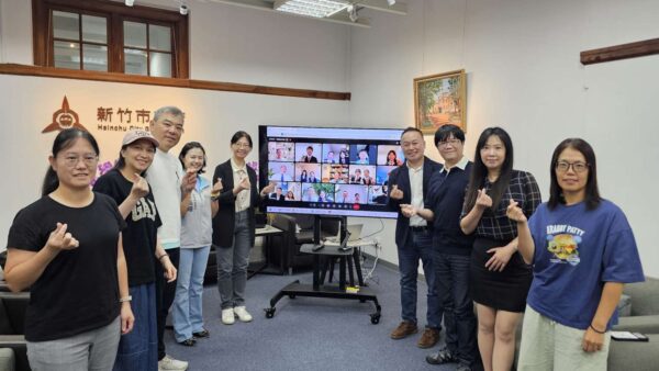 新竹市政府秘書長張治祥與市府、校方代圖片
