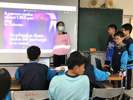 學生上台報告資源回收議�圖片