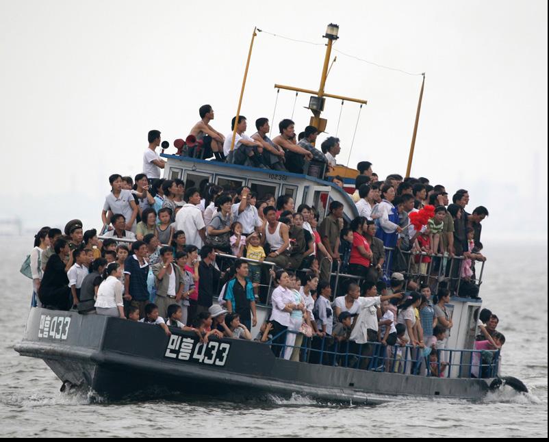 發現難民營裡的兒童面臨的苦難，說出自圖片
