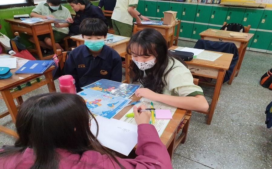 說明如何使用世界飢餓地圖圖片